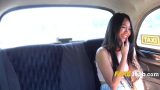 คลิปโป๊ฟรีวัยรุ่นสาวไทยไฟแรงตัวเล็กๆแก้ผ้าเย็ดกับคนขับรถแท๊กซี่ควยใหญ่โตอยู่ที่ท้ายรถ